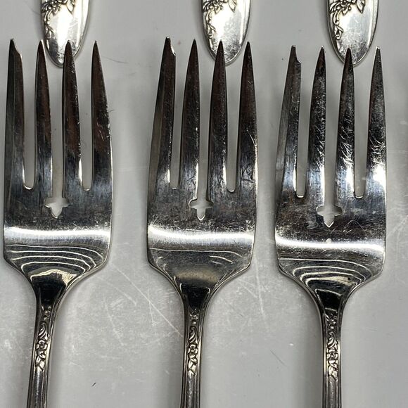 11 Tudor Plate Oneida Community Small Forks Flatware Queen Bess II Floral - Picture 5 of 11